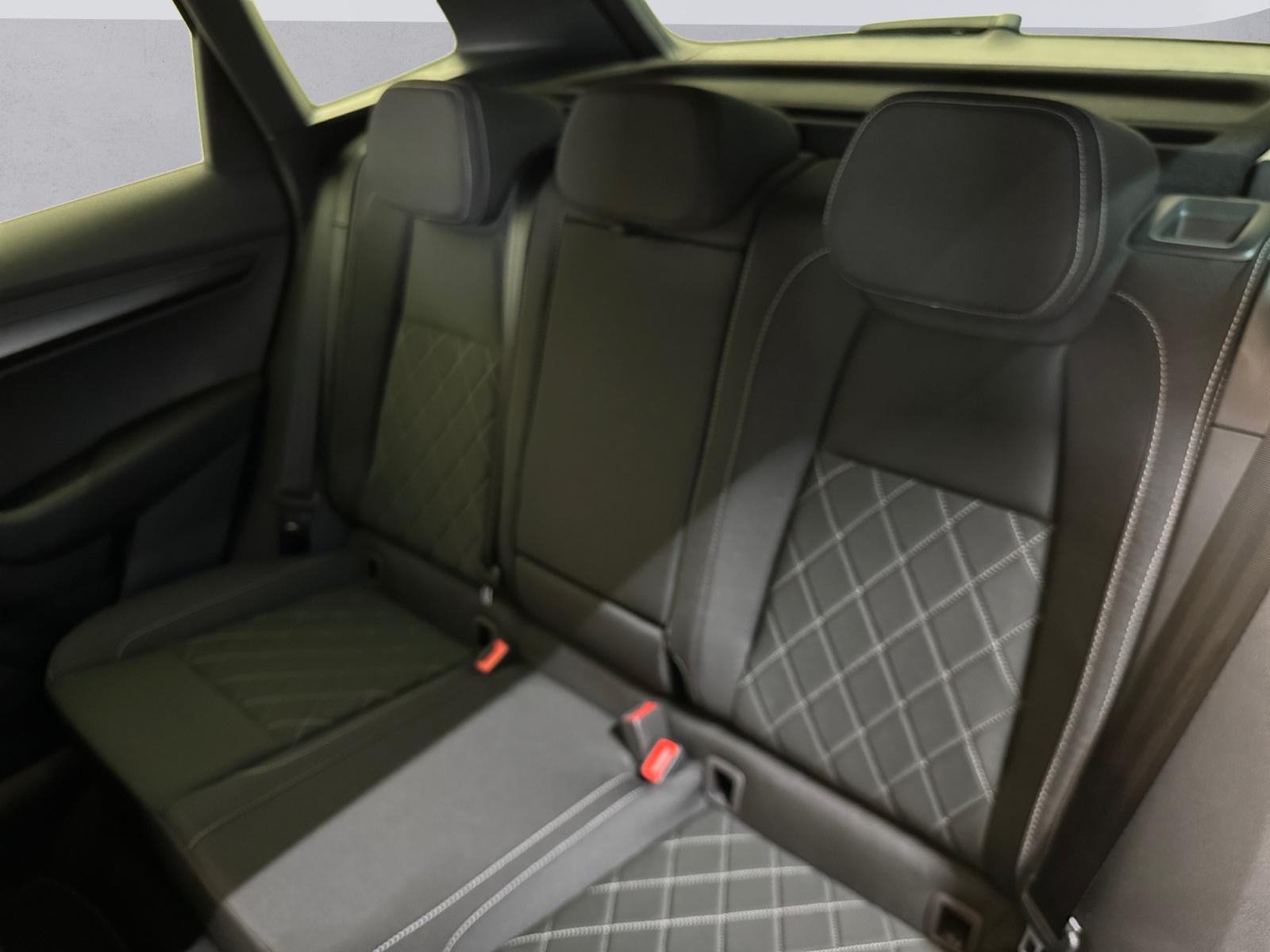 SKODA Karoq 2.0 TSI Dynamic Limited Edition 4x4 DSG-image-11