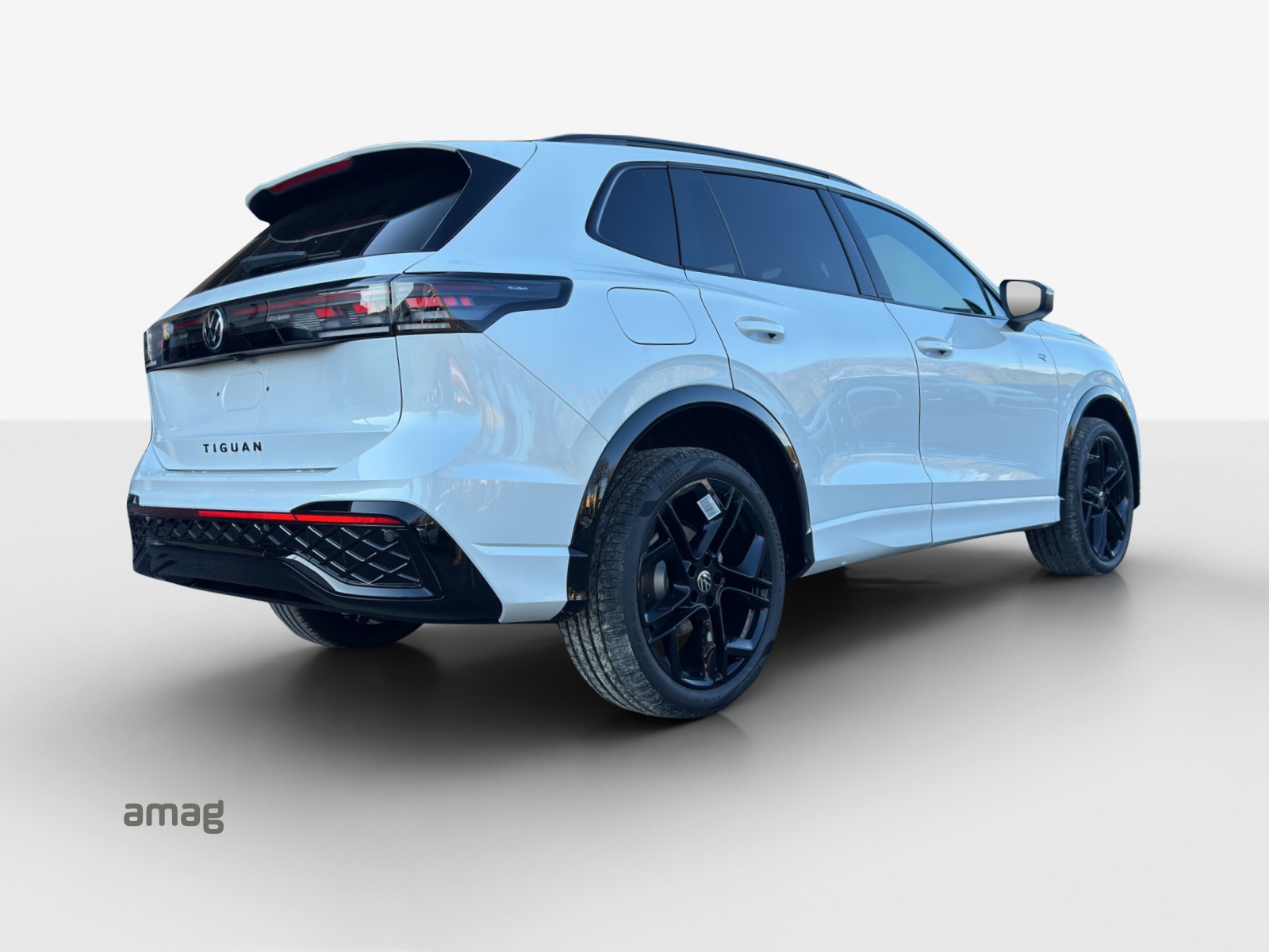 VW Tiguan 2.0 TSI DSG R-Line 4Motion-image-4