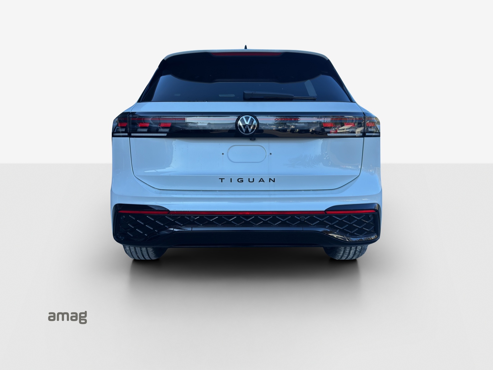 VW Tiguan 2.0 TSI DSG R-Line 4Motion-image-3