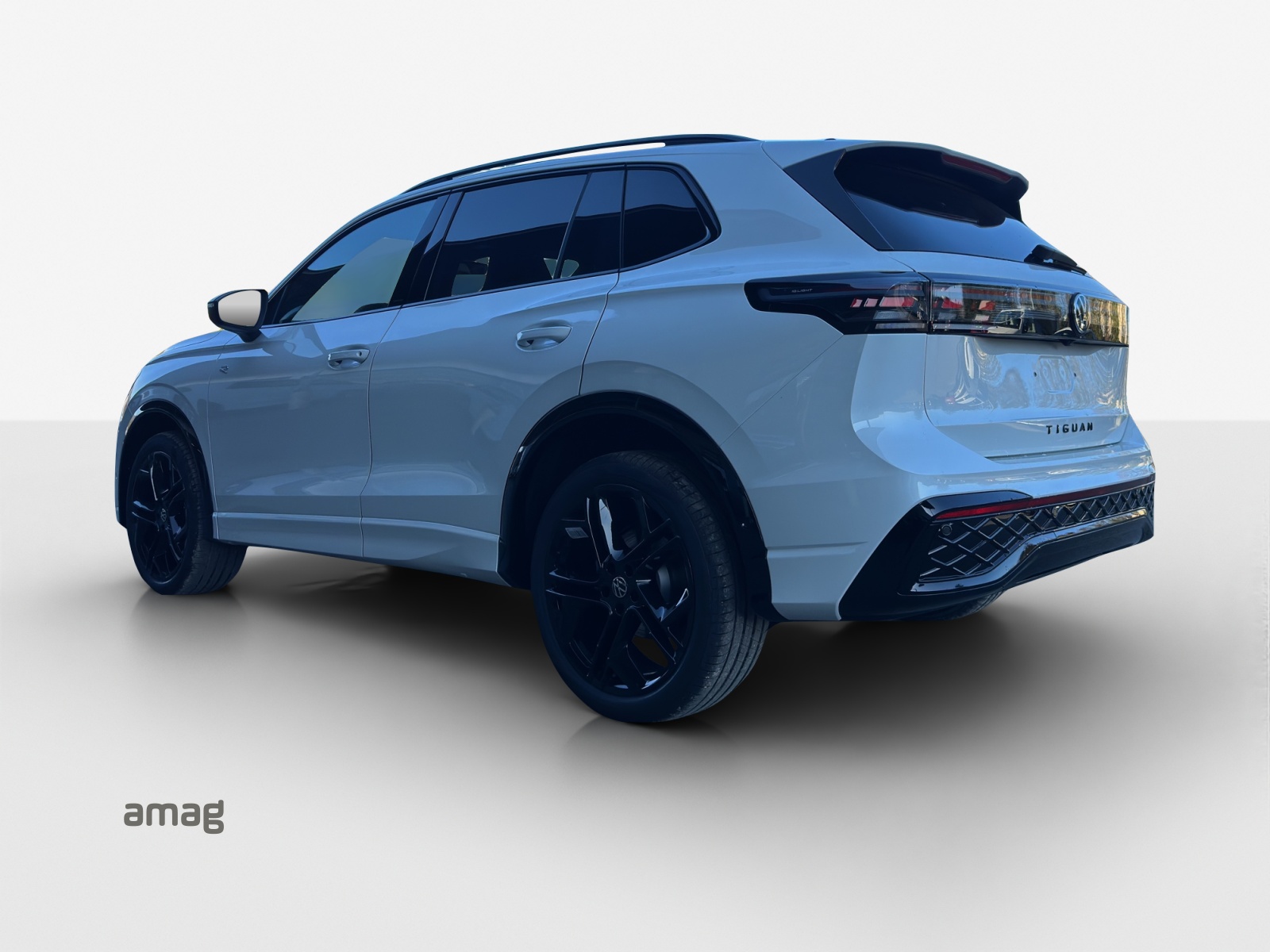VW Tiguan 2.0 TSI DSG R-Line 4Motion-image-2