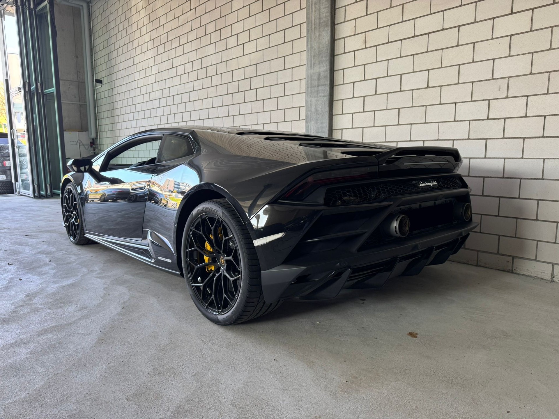LAMBORGHINI Huracan EVO Coupé DCT Traumausstattung-image-3