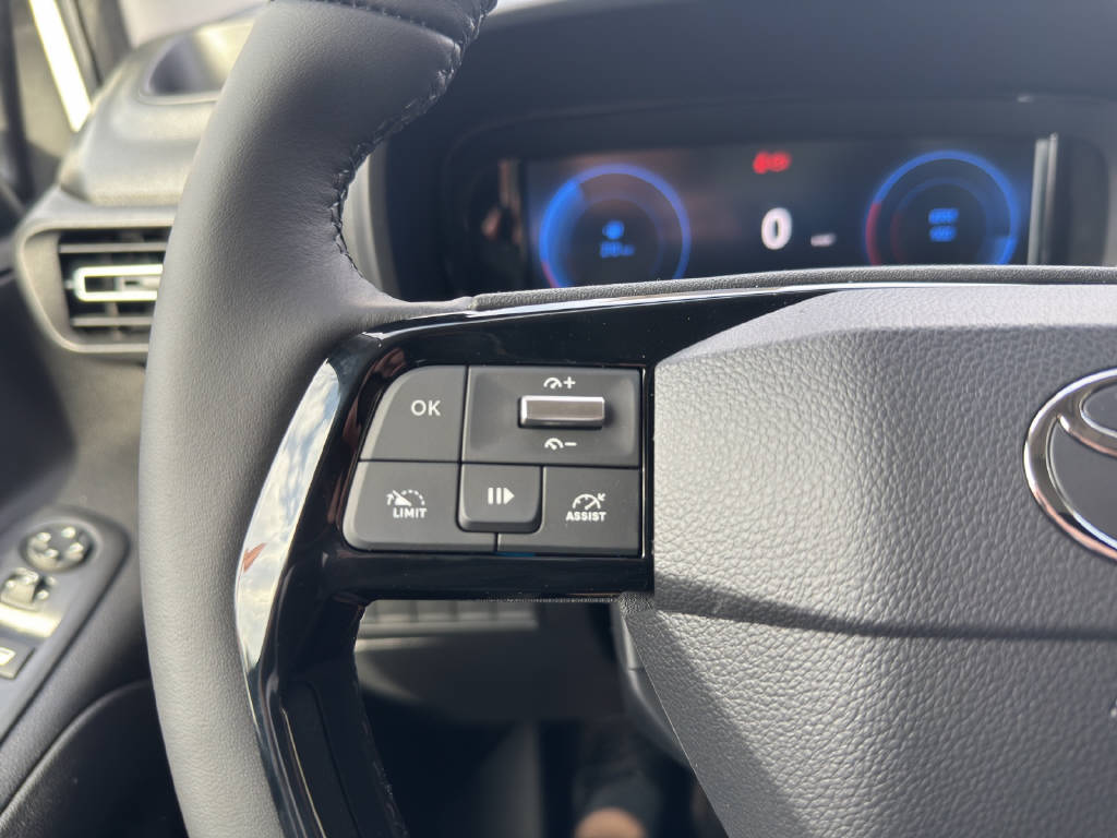 TOYOTA PROACE CITY Van L2 1.2 Active-image-6