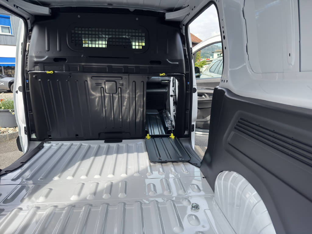 TOYOTA PROACE CITY Van L2 1.2 Active-image-15