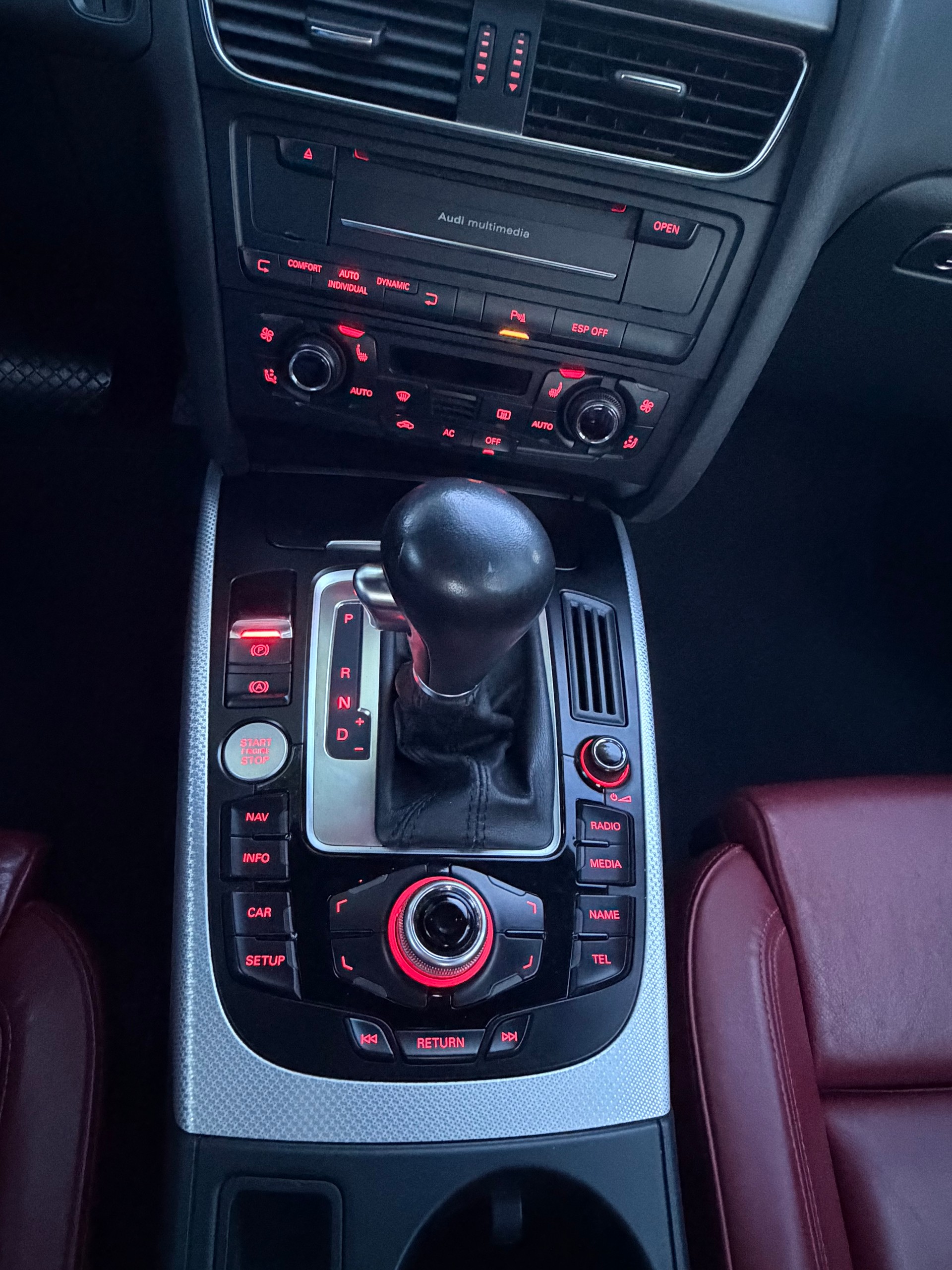 AUDI A5 3.0 V6 TDI quattro S-Tronic Cabrio-image-15