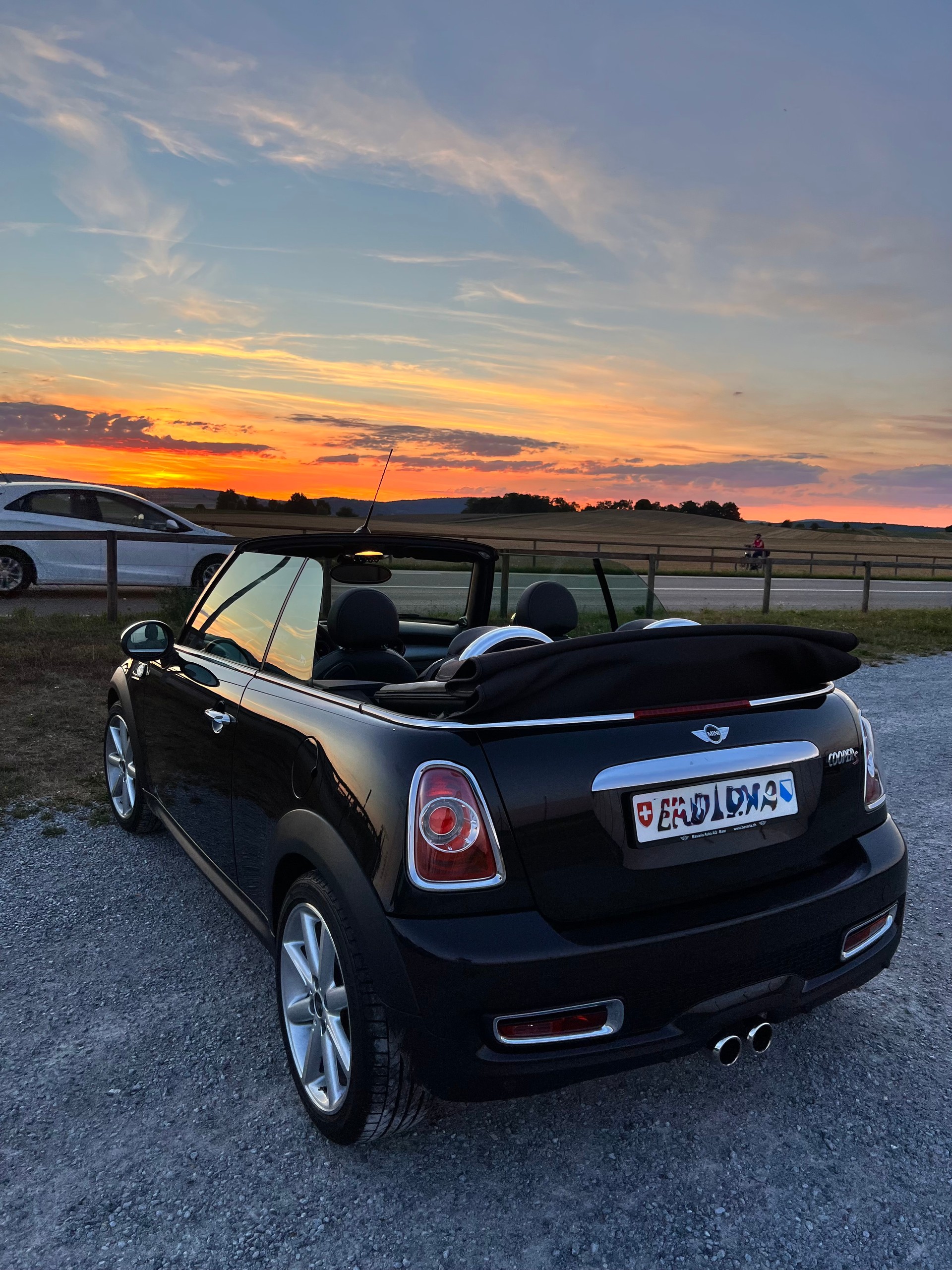 MINI Cooper S Cabriolet-image-2