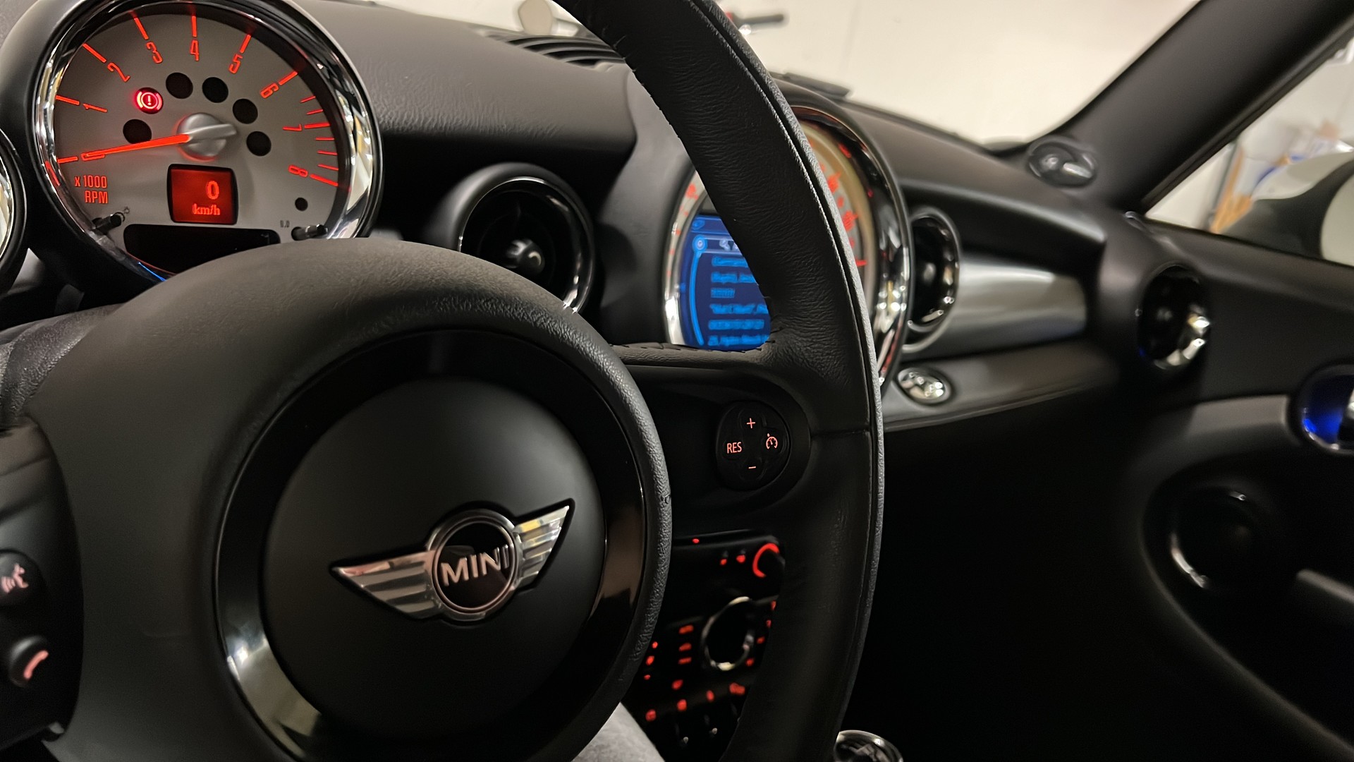 MINI Cooper S Cabriolet-image-1