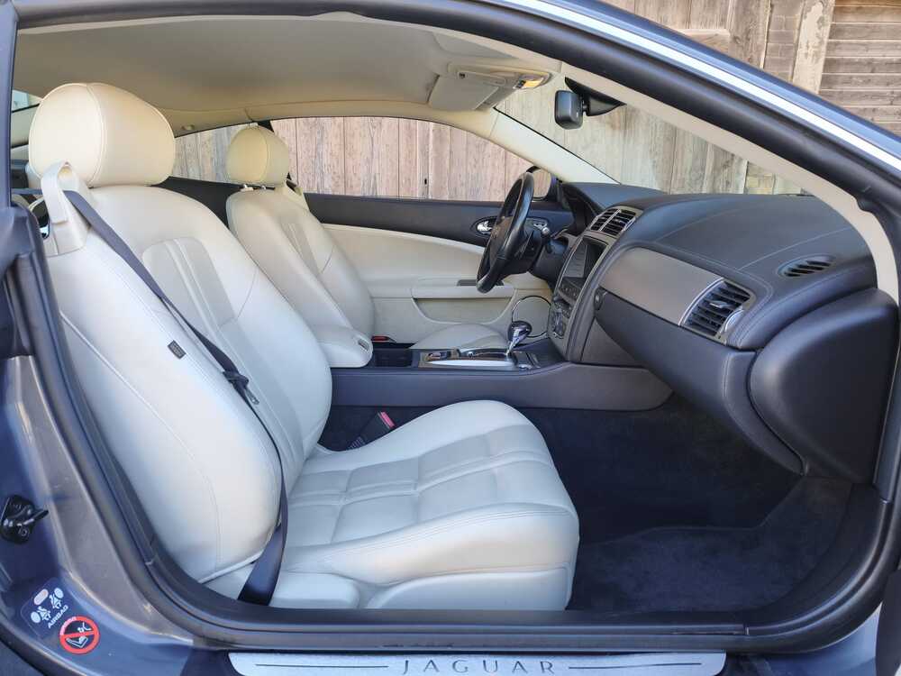 JAGUAR XK 4.2 V8 Automatic-image-5