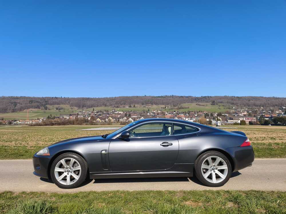 JAGUAR XK 4.2 V8 Automatic-image-2