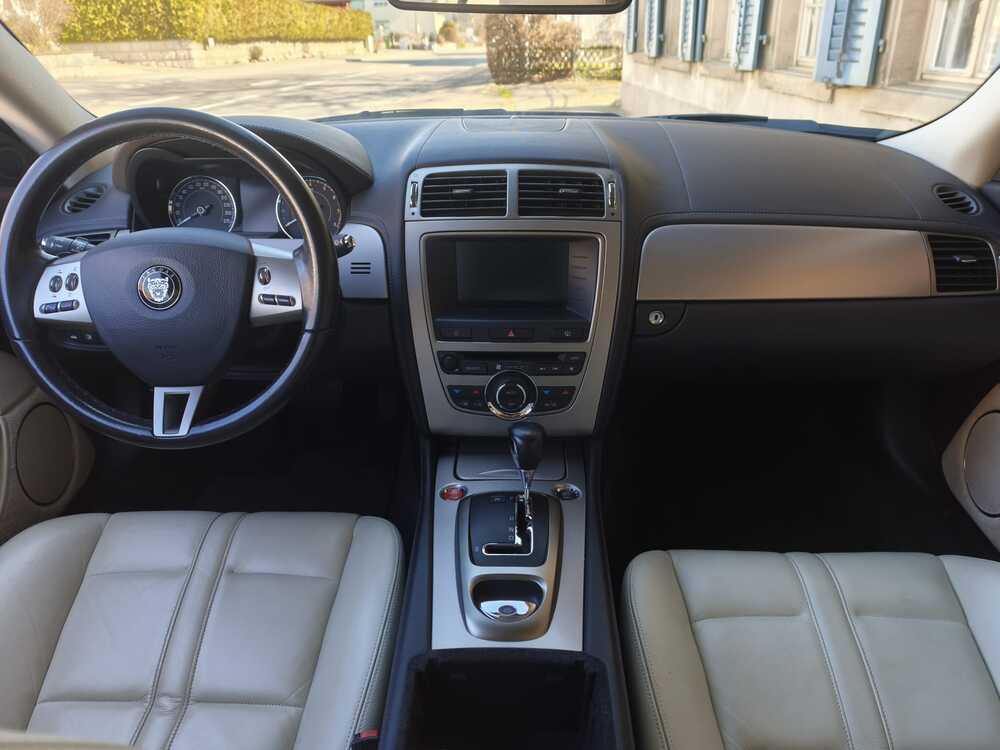 JAGUAR XK 4.2 V8 Automatic-image-9