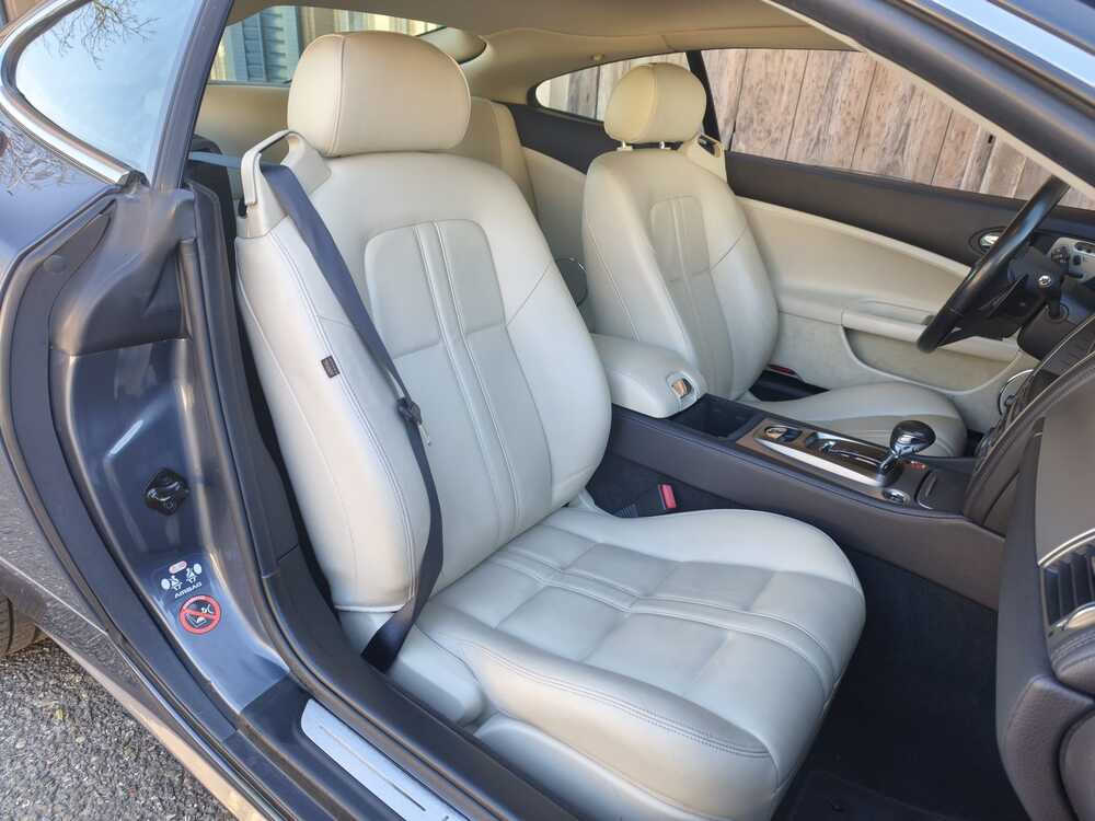 JAGUAR XK 4.2 V8 Automatic-image-6