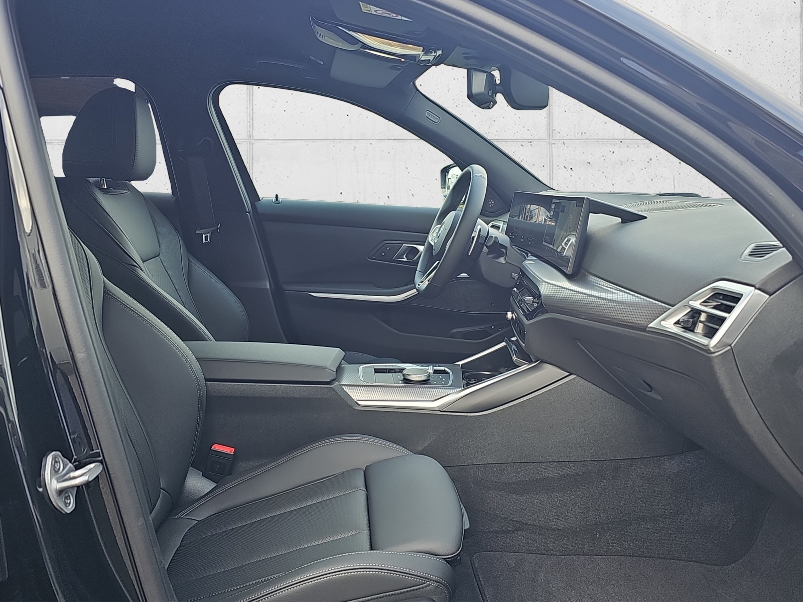 BMW 330e xDrive M Sport-image-16