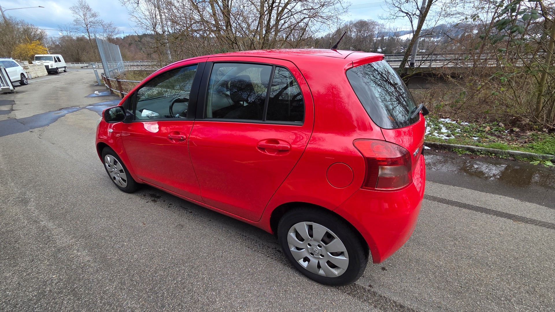 TOYOTA Yaris 1.3 Linea Luna-image-3