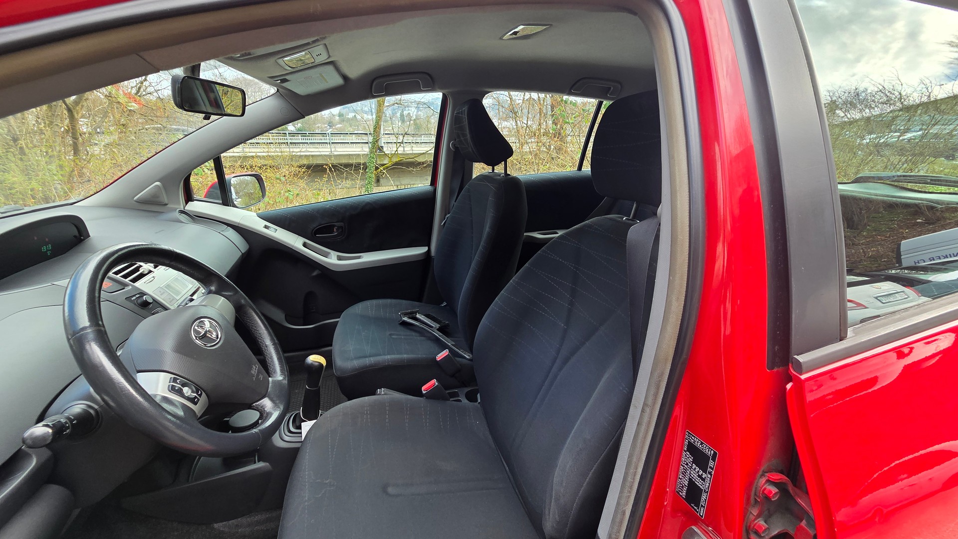 TOYOTA Yaris 1.3 Linea Luna-image-14