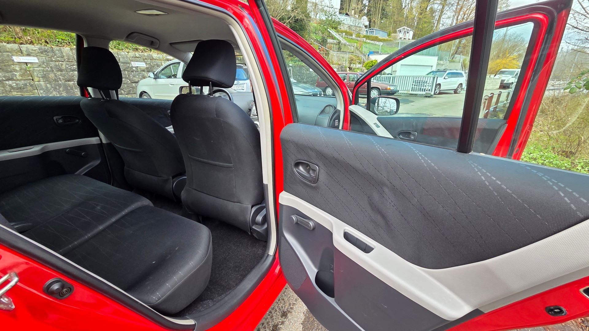 TOYOTA Yaris 1.3 Linea Luna-image-11