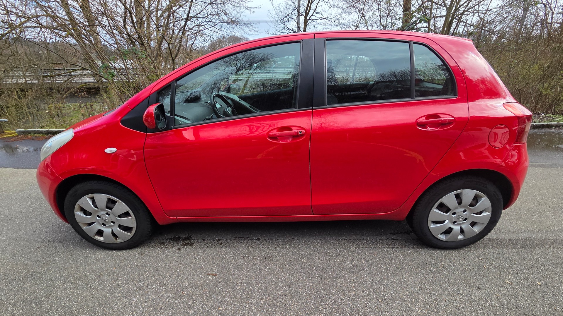 TOYOTA Yaris 1.3 Linea Luna-image-2