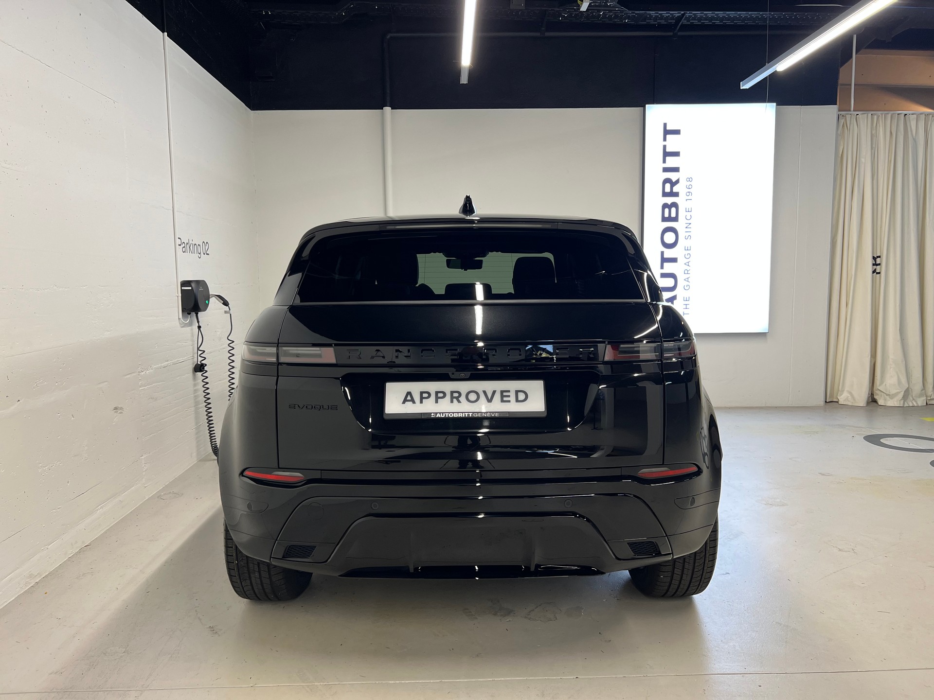 LAND ROVER Range Rover Evoque 1.5 T 270e Dynamic SE-image-4