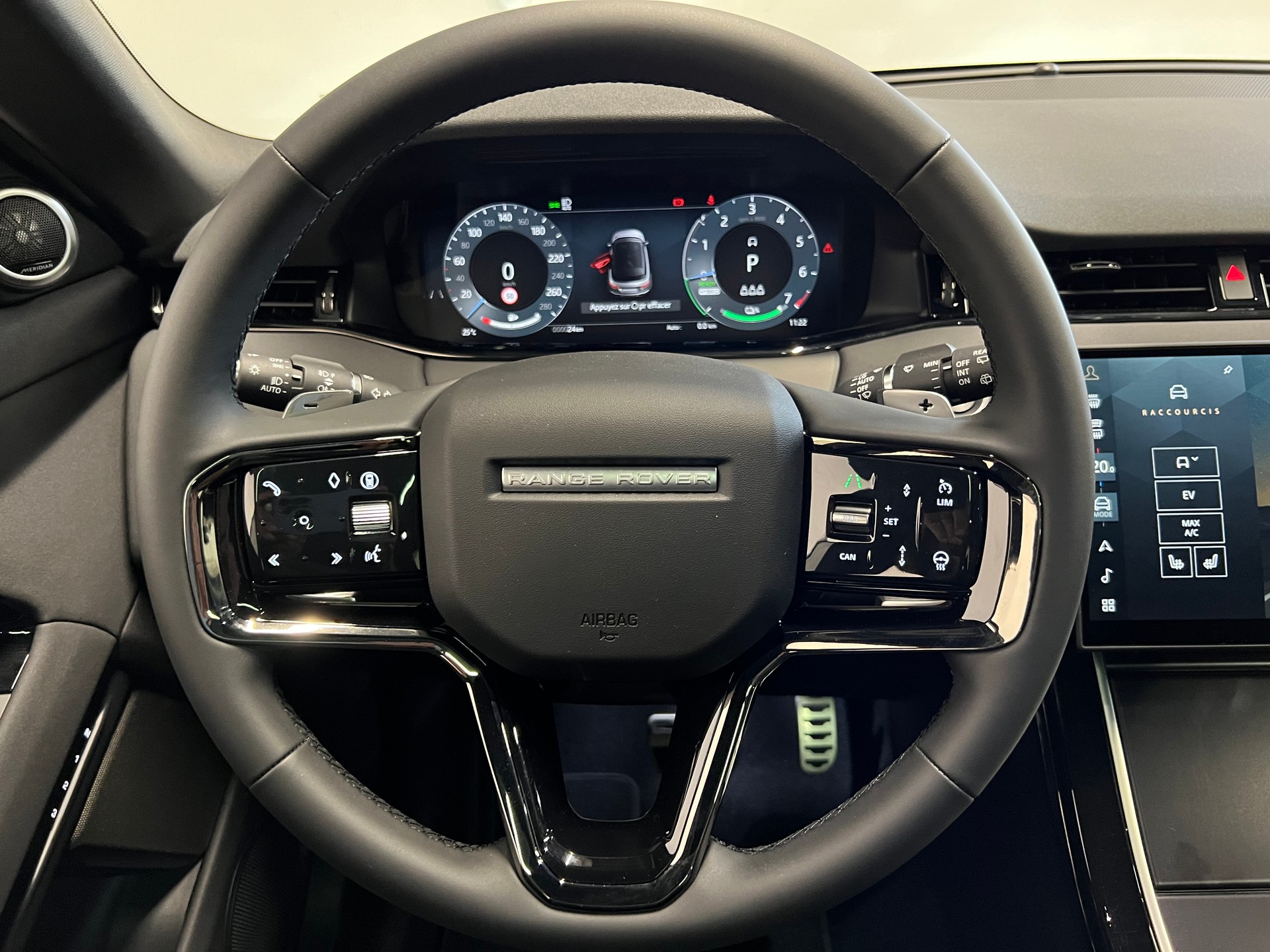 LAND ROVER Range Rover Evoque 1.5 T 270e Dynamic SE-image-6
