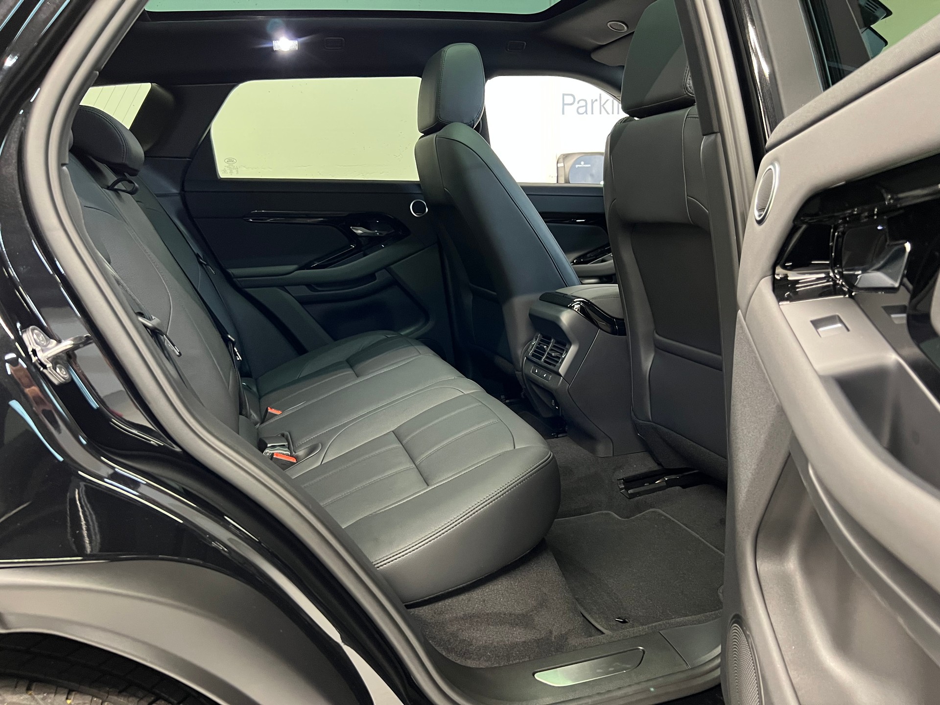 LAND ROVER Range Rover Evoque 1.5 T 270e Dynamic SE-image-9