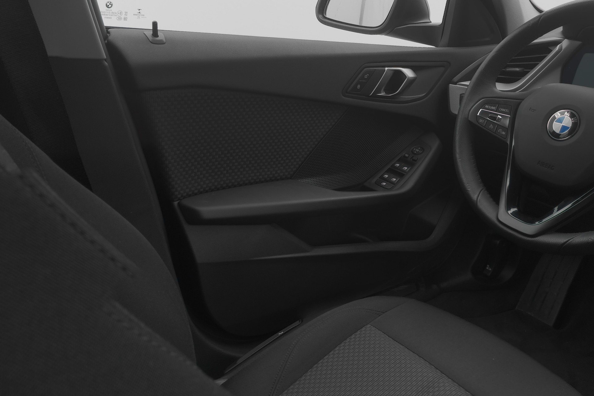 BMW 118i Essential Edition Steptronic-image-9