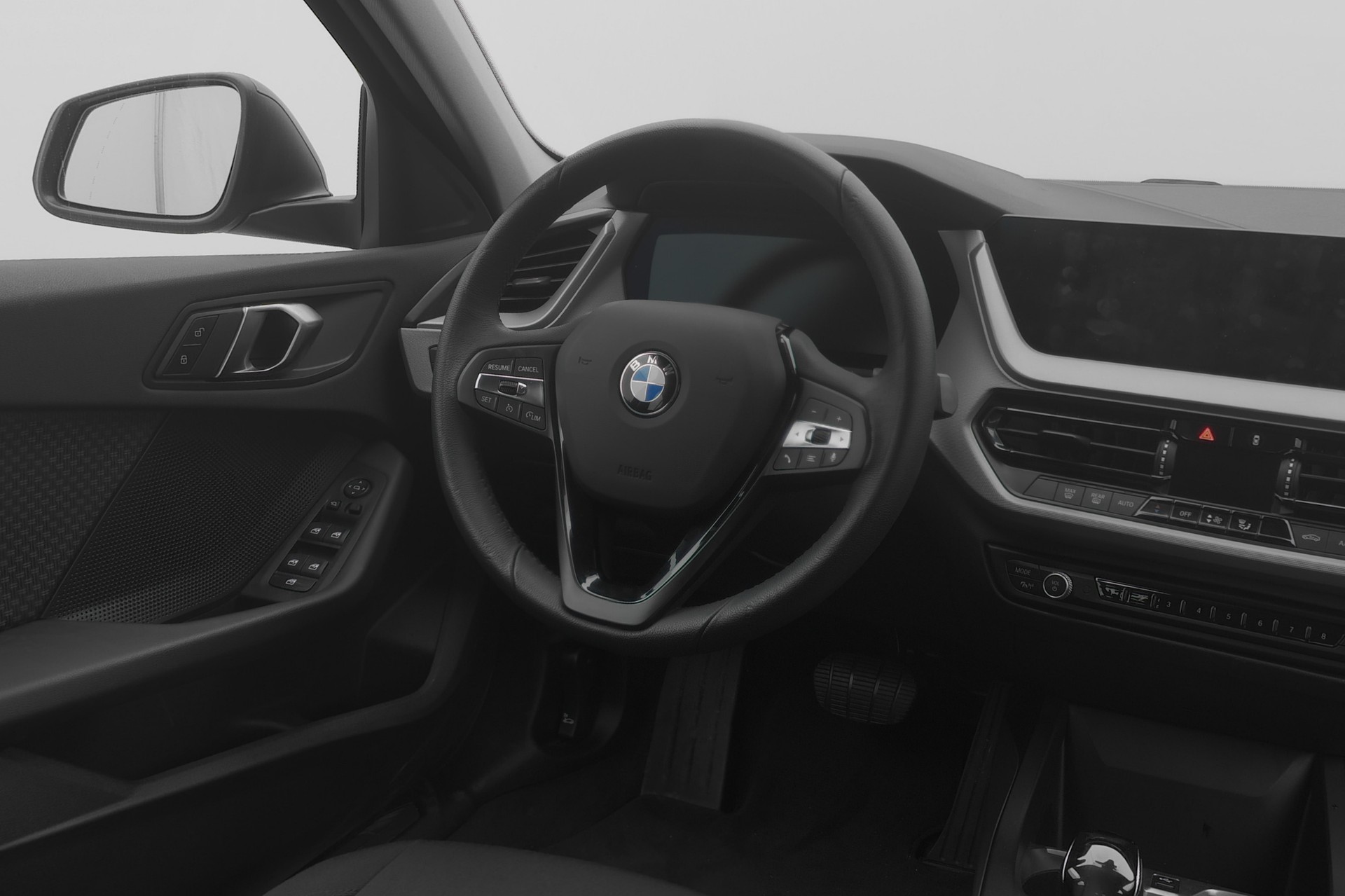 BMW 118i Essential Edition Steptronic-image-6