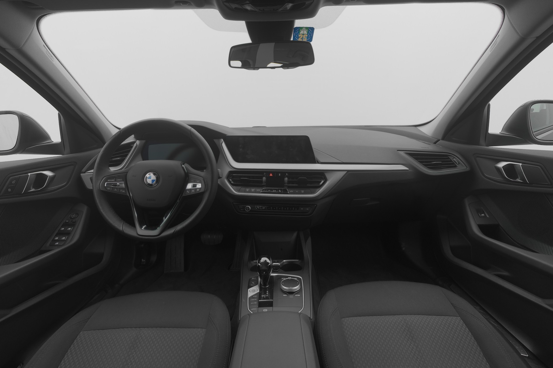 BMW 118i Essential Edition Steptronic-image-5