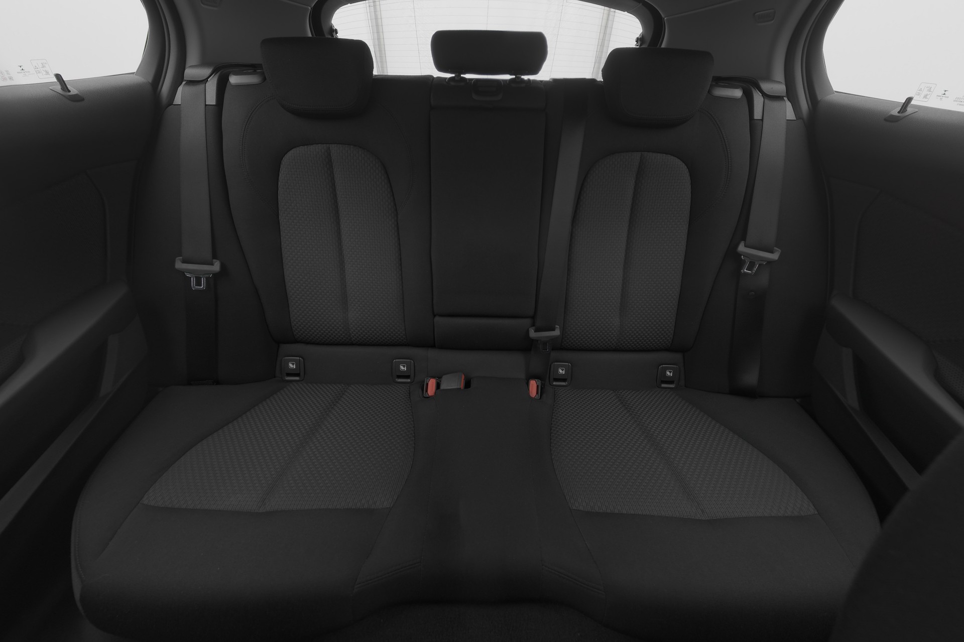 BMW 118i Essential Edition Steptronic-image-10