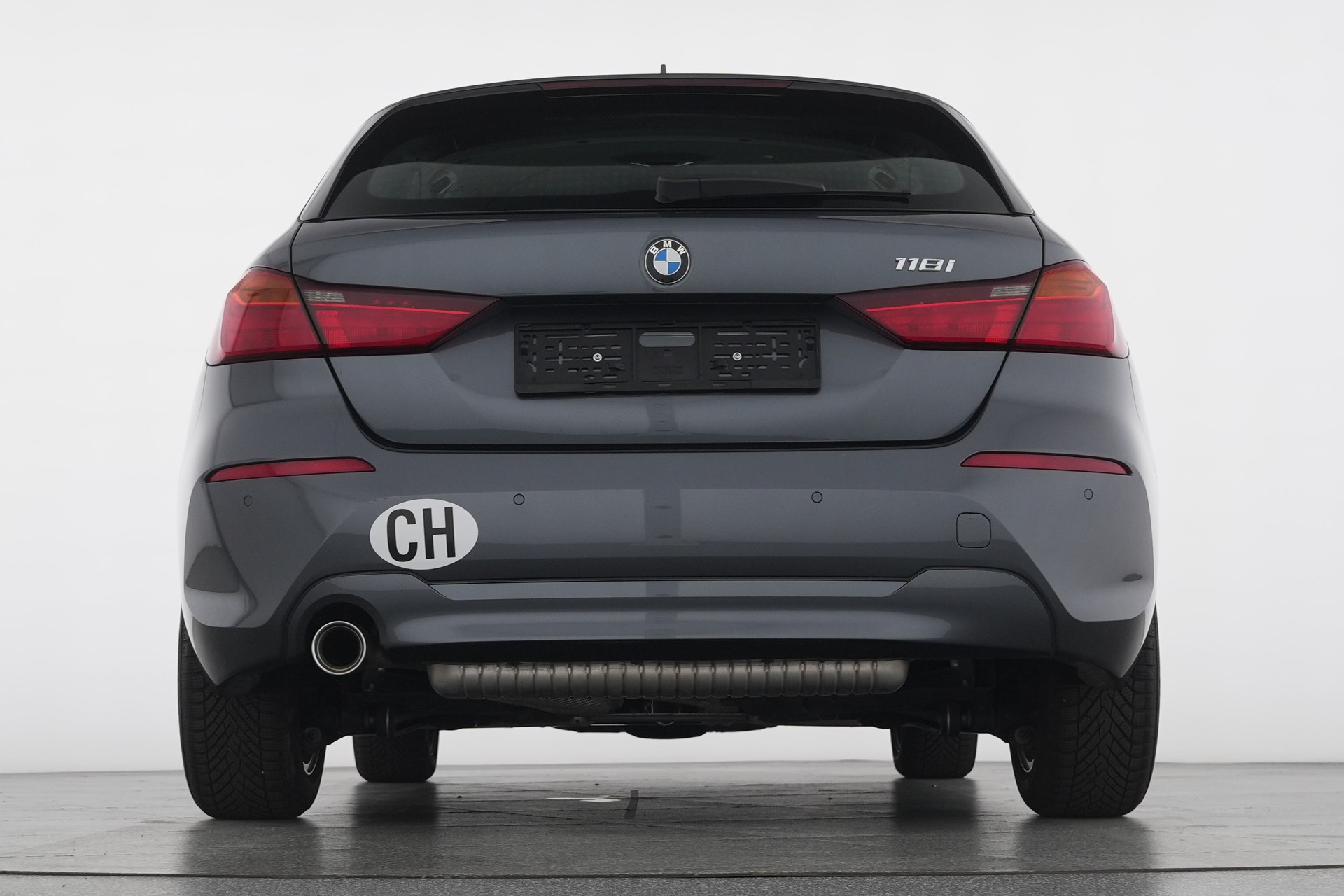 BMW 118i Essential Edition Steptronic-image-4