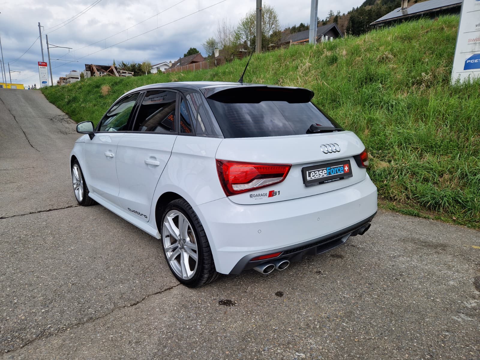 AUDI S1 Sportback 2.0 TFSI quattro-image-5
