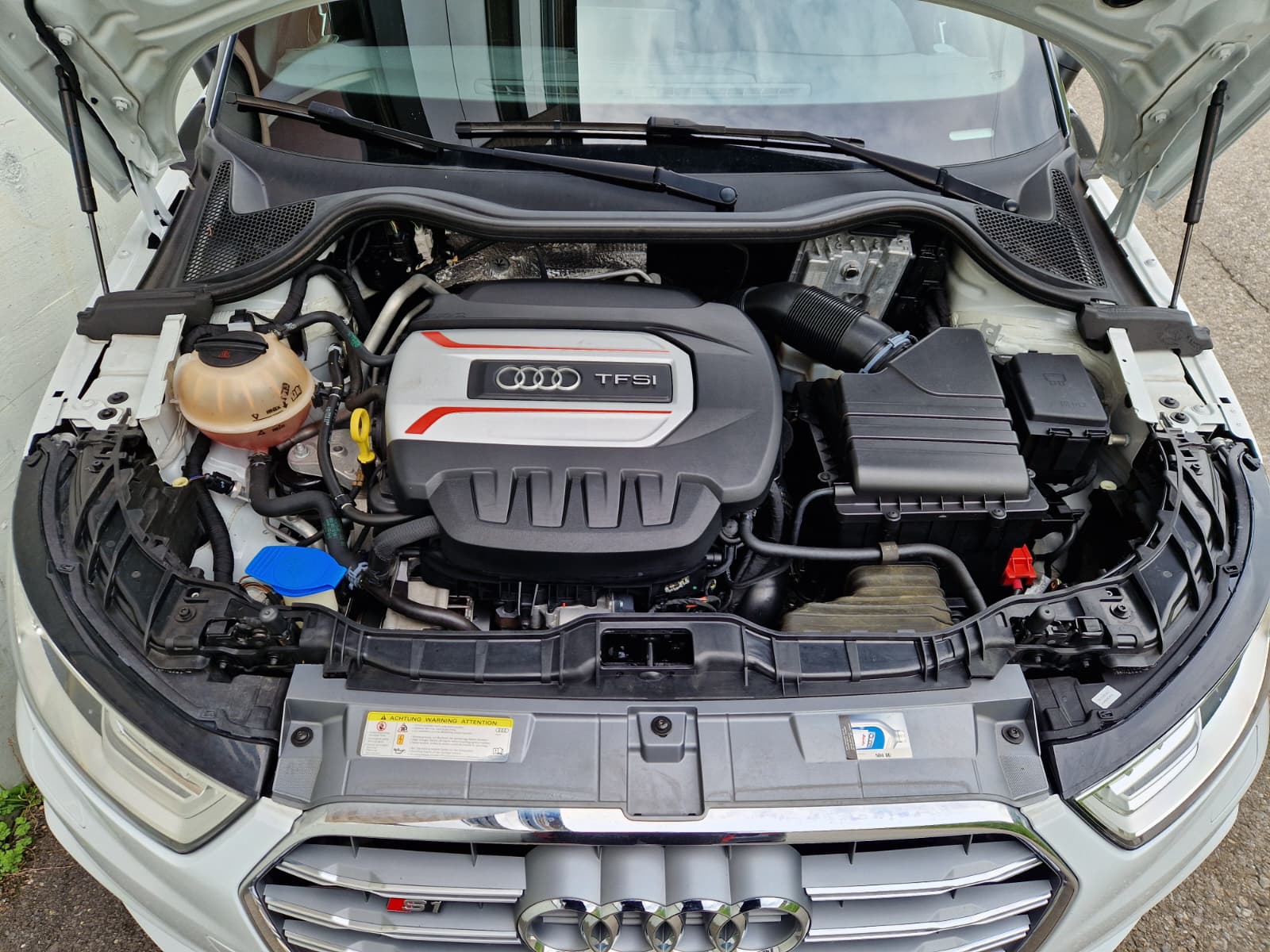 AUDI S1 Sportback 2.0 TFSI quattro-image-10