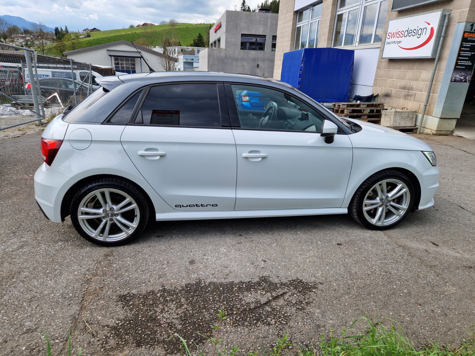 AUDI S1 Sportback 2.0 TFSI quattro-image-3
