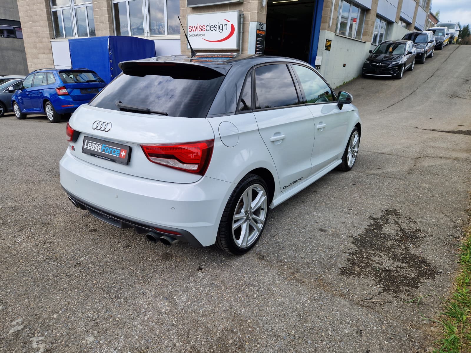 AUDI S1 Sportback 2.0 TFSI quattro-image-4
