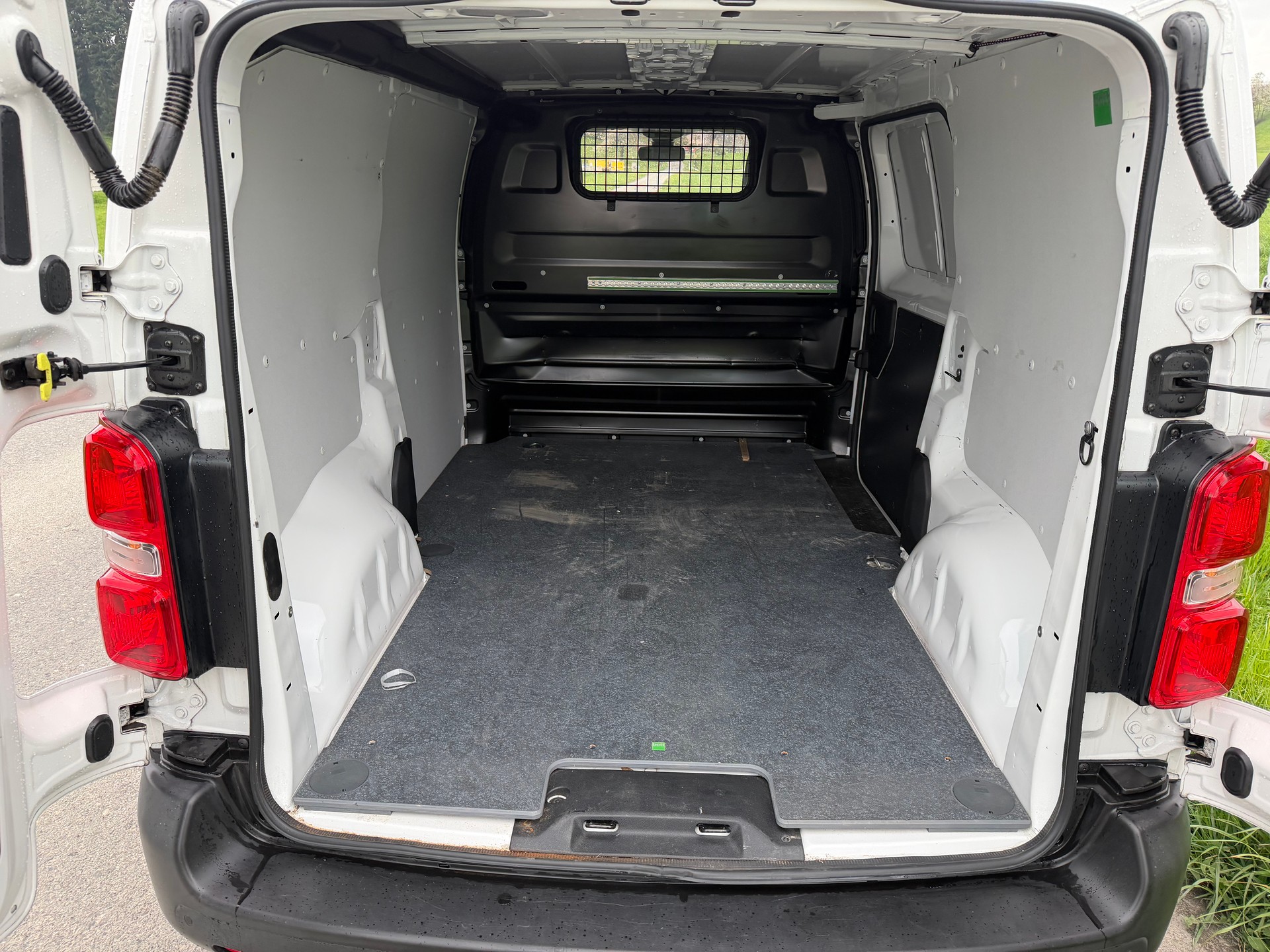 OPEL Vivaro Cargo 2.0 CDTI Enjoy s/s L EH 4x4 mit Achse +90mm-image-7