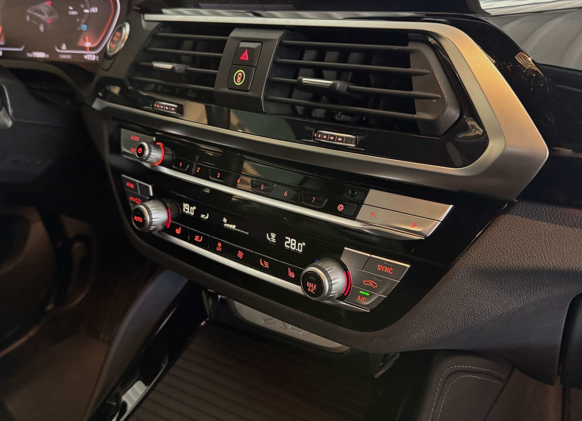 BMW X4 xDrive 48V 20d xLine Steptronic-image-14