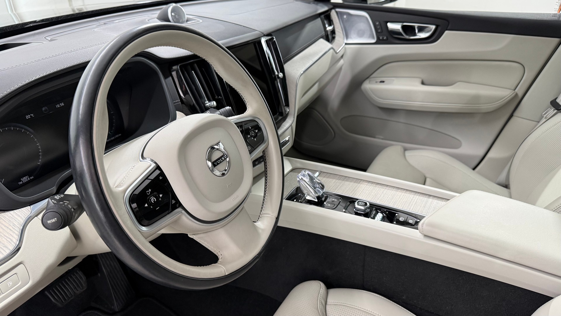 VOLVO XC60 2.0 T8 TE Inscription eAW-image-3