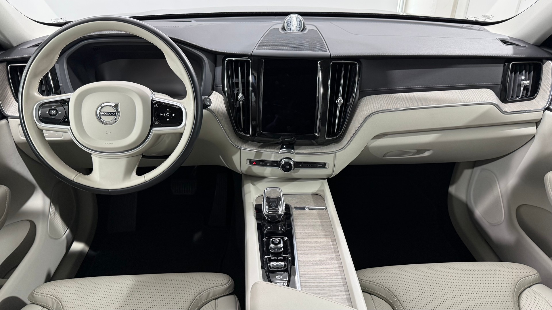 VOLVO XC60 2.0 T8 TE Inscription eAW-image-4