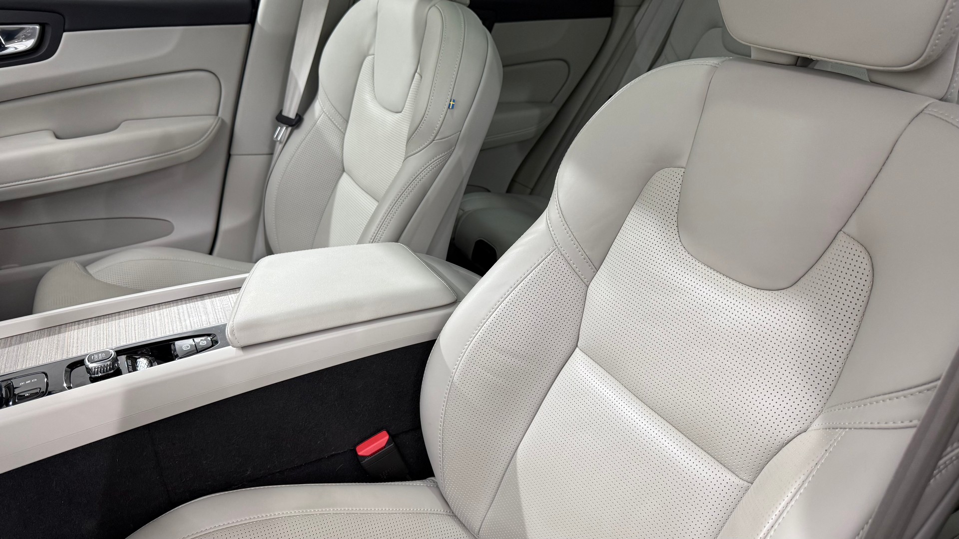 VOLVO XC60 2.0 T8 TE Inscription eAW-image-11