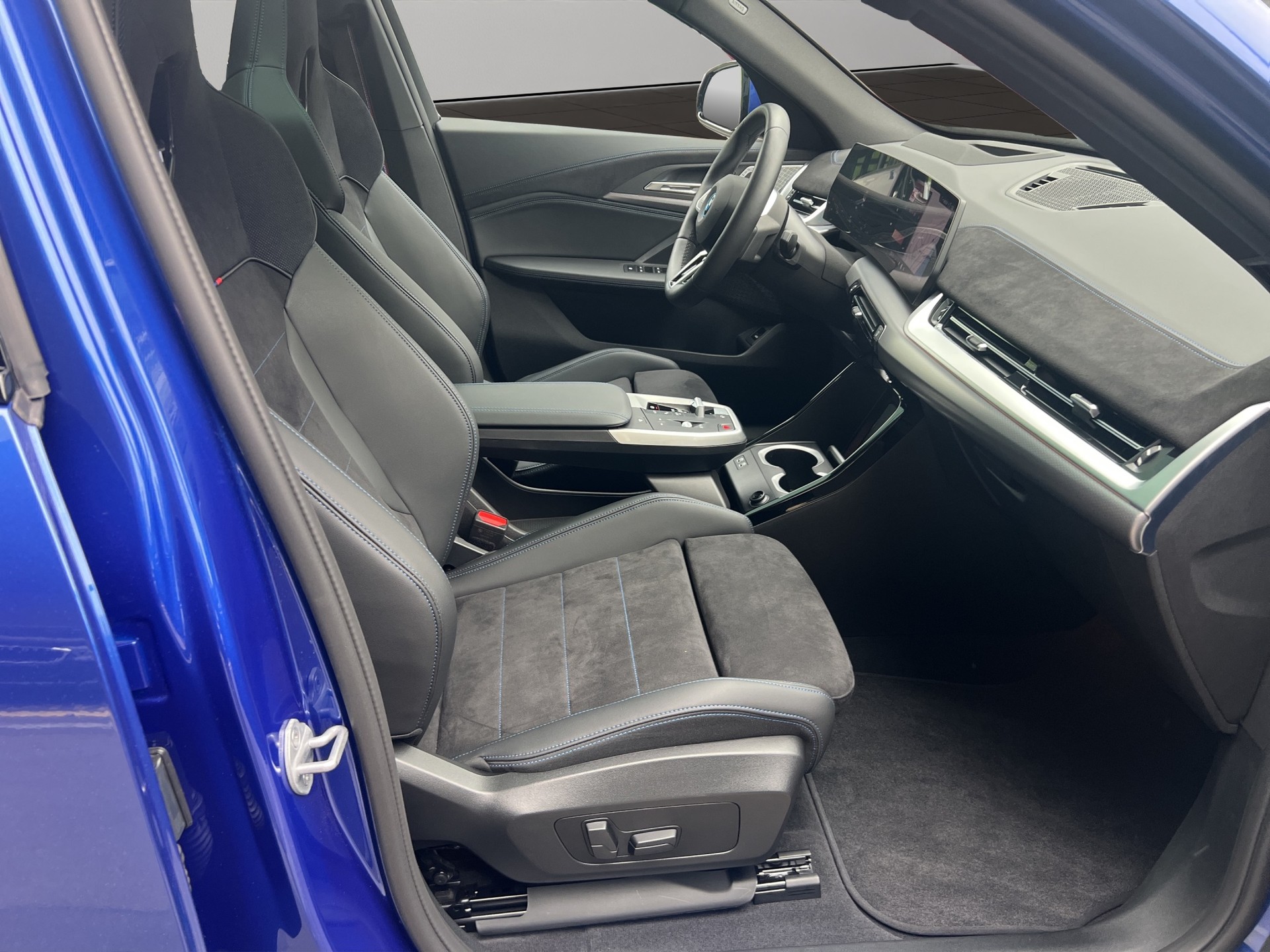 BMW iX2 xDrive 30 M Sport Pro-image-20