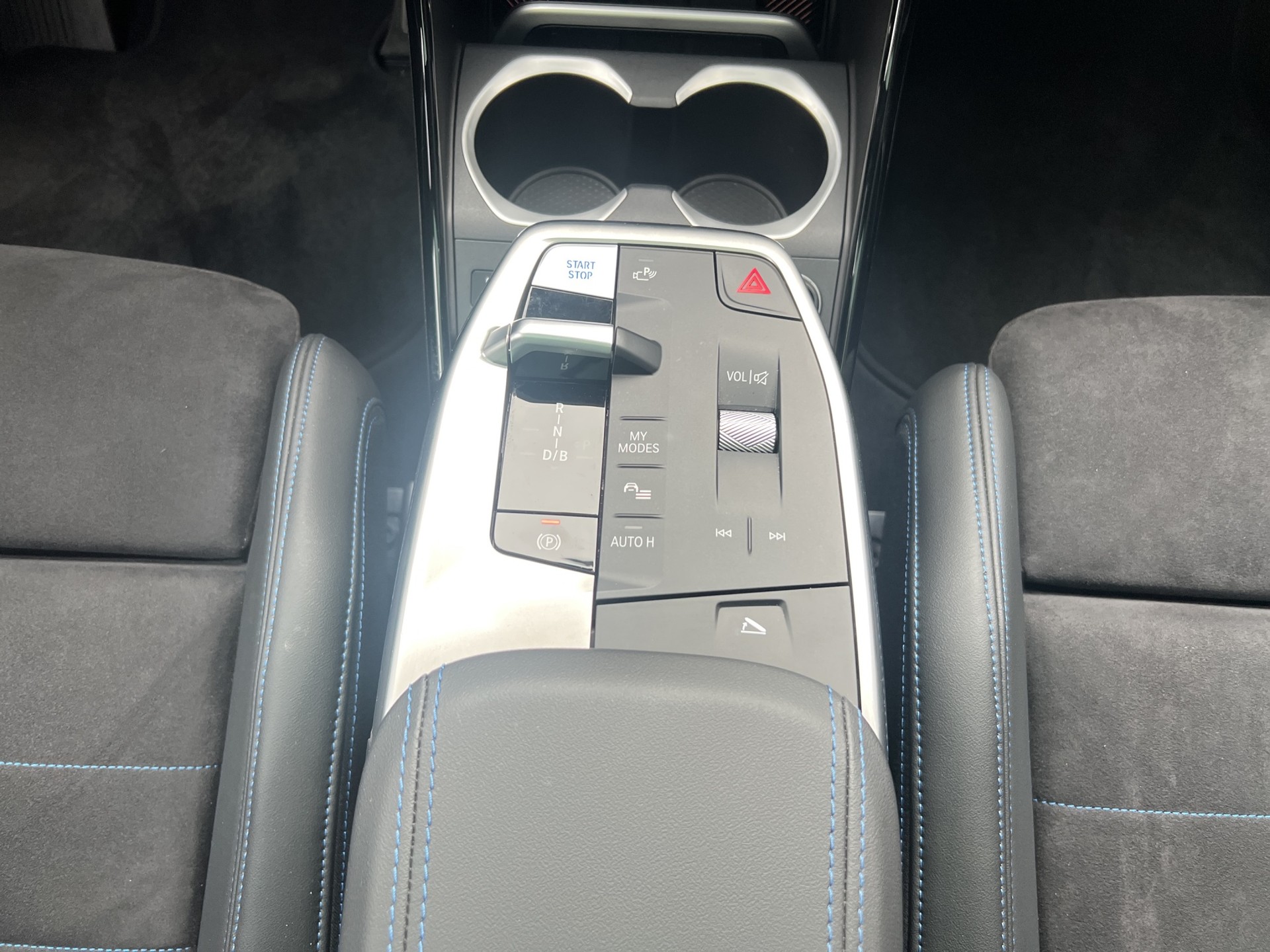 BMW iX2 xDrive 30 M Sport Pro-image-16