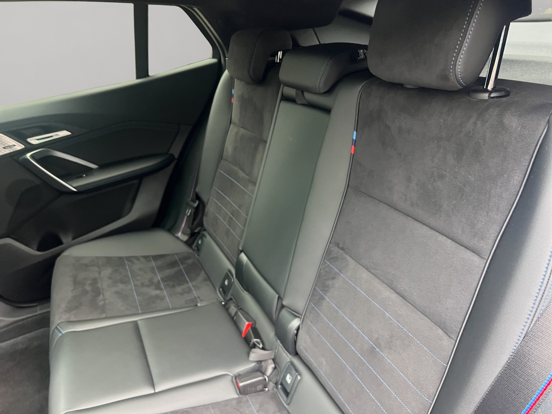 BMW iX2 xDrive 30 M Sport Pro-image-18