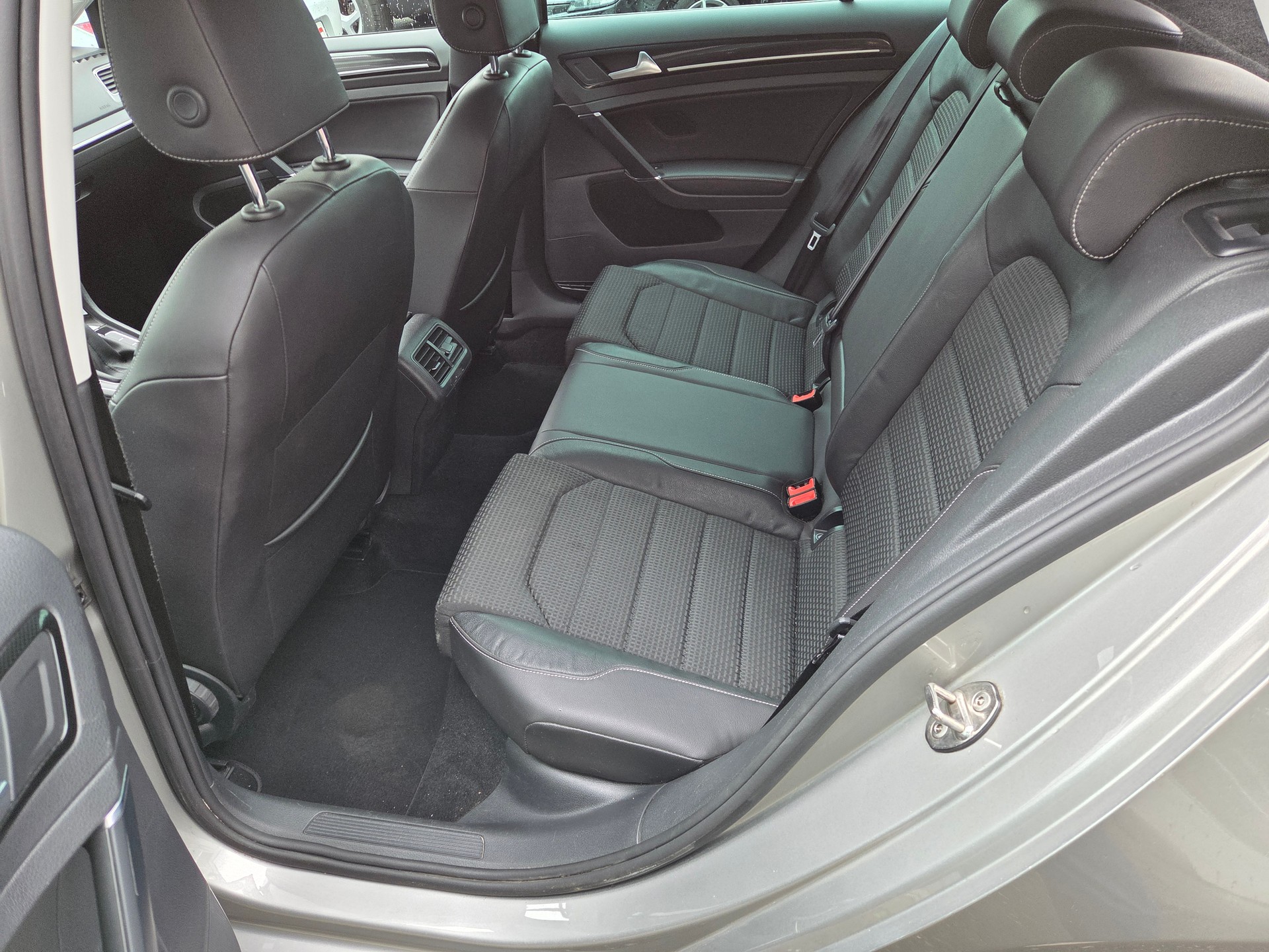 VW Golf 1.4 TSI Highline DSG-image-12