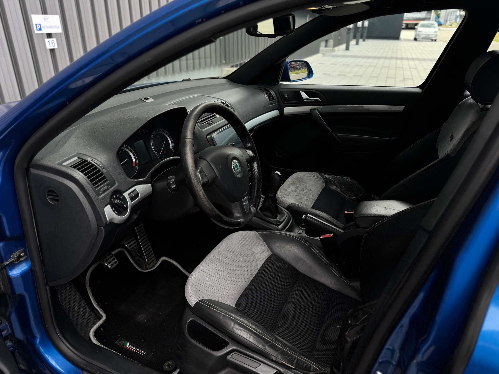 SKODA Octavia 2.0 Turbo FSI RS-image-11