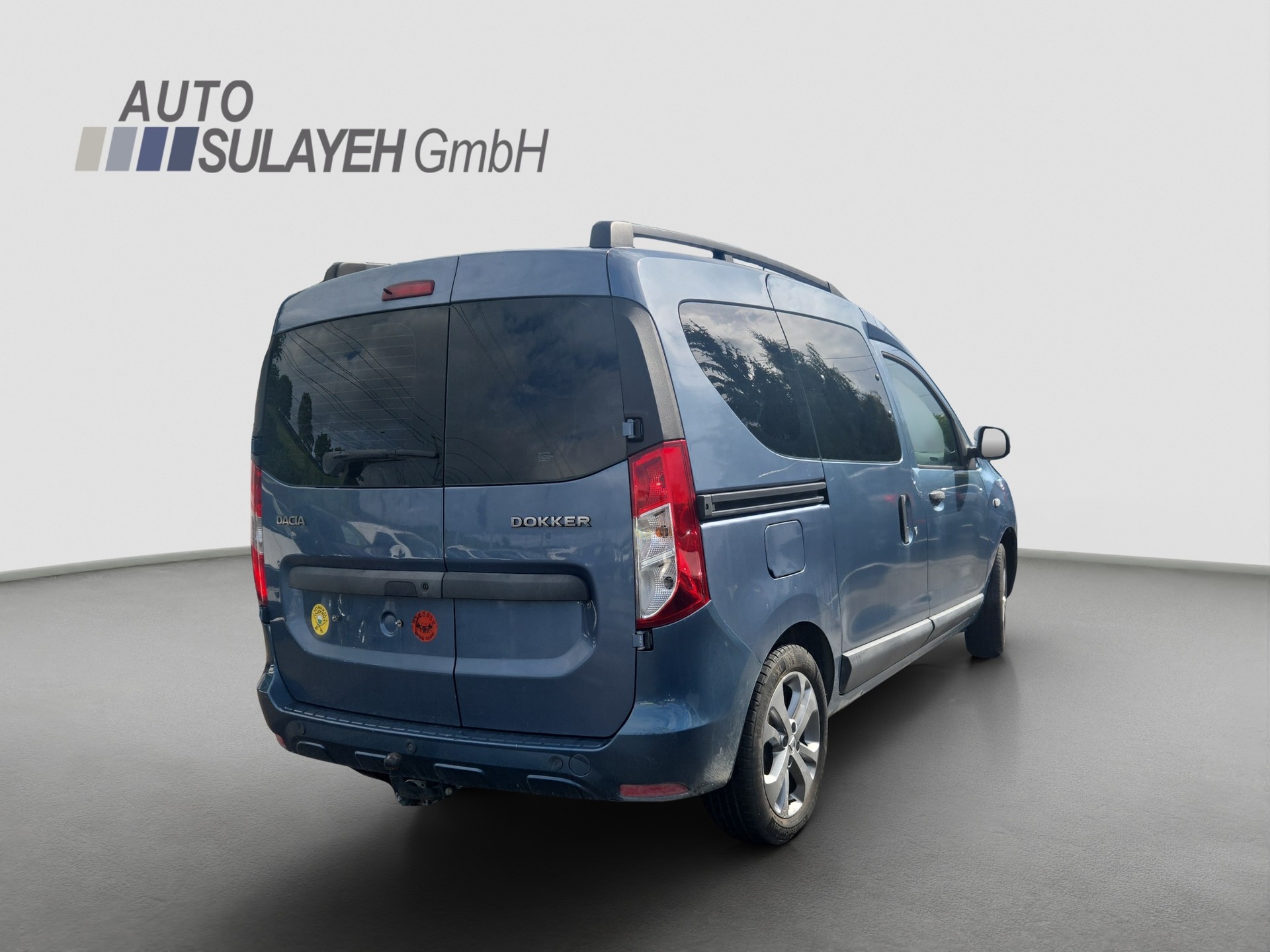 DACIA Personenwagen-showroom-element-2