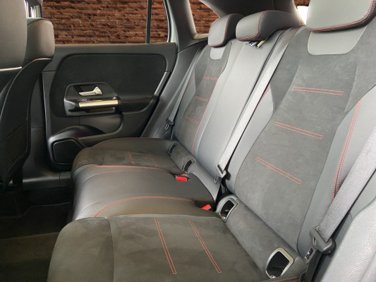 MERCEDES-BENZ GLA 250 e 8G-DCT-image-13