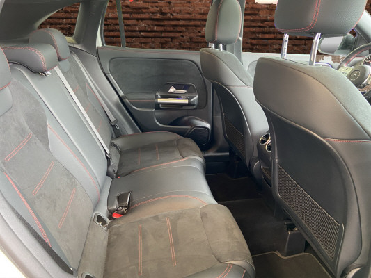 MERCEDES-BENZ GLA 250 e 8G-DCT-image-12