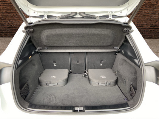 MERCEDES-BENZ GLA 250 e 8G-DCT-image-6