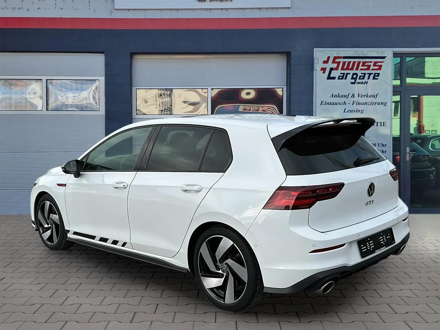 VW Golf 2.0 TSI GTI Clubsport DSG Black Style mit Panoramadach & DCC-image-5