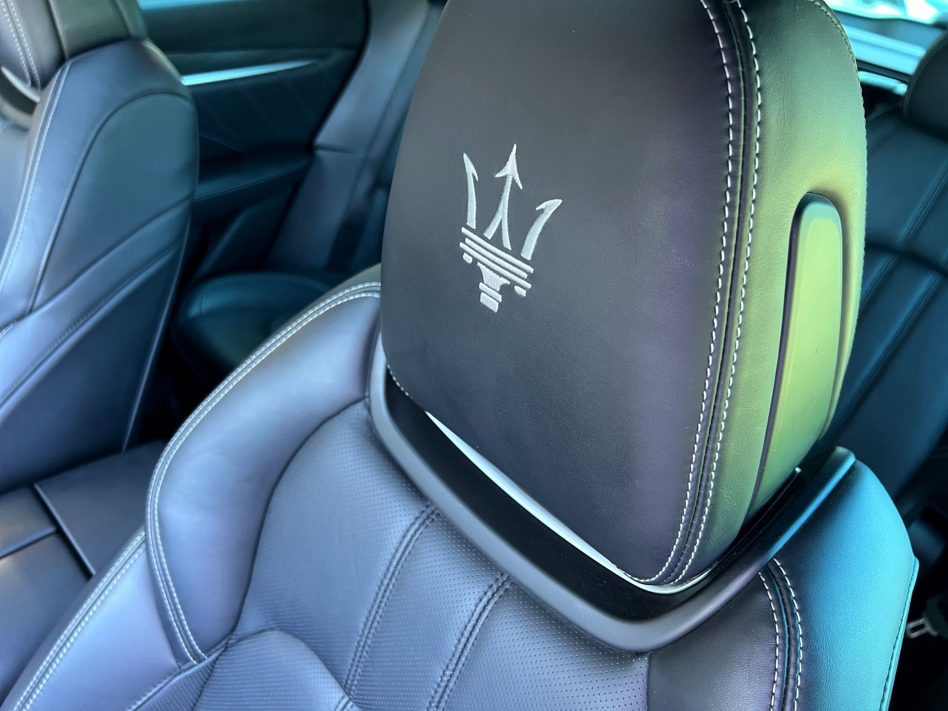 MASERATI Levante 3.0 V6 GranSport Automatica-image-23