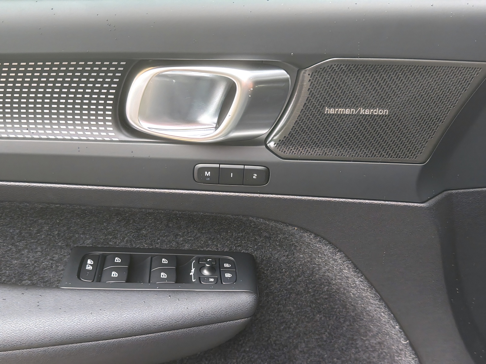 VOLVO EX40 Twin XCENTRIC Edition AWD-image-8