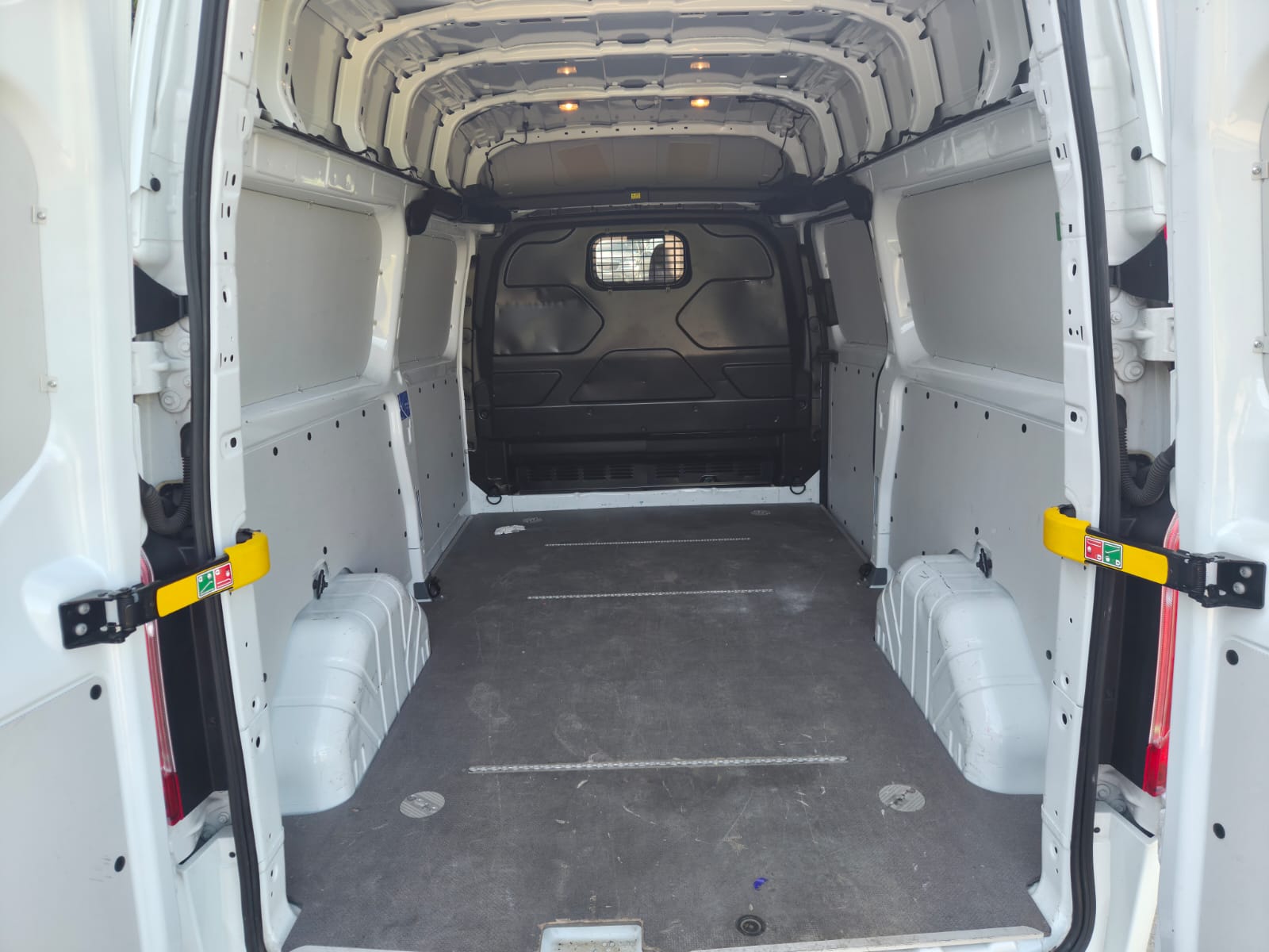 FORD TRANSIT CUSTOM-image-13