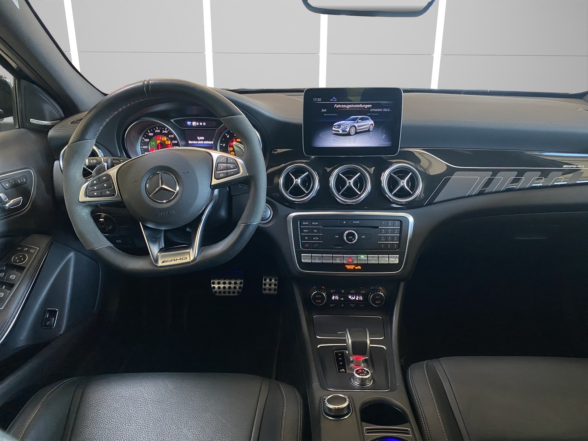 MERCEDES-BENZ GLA 45 AMG 4Matic 7G-DCT-image-11